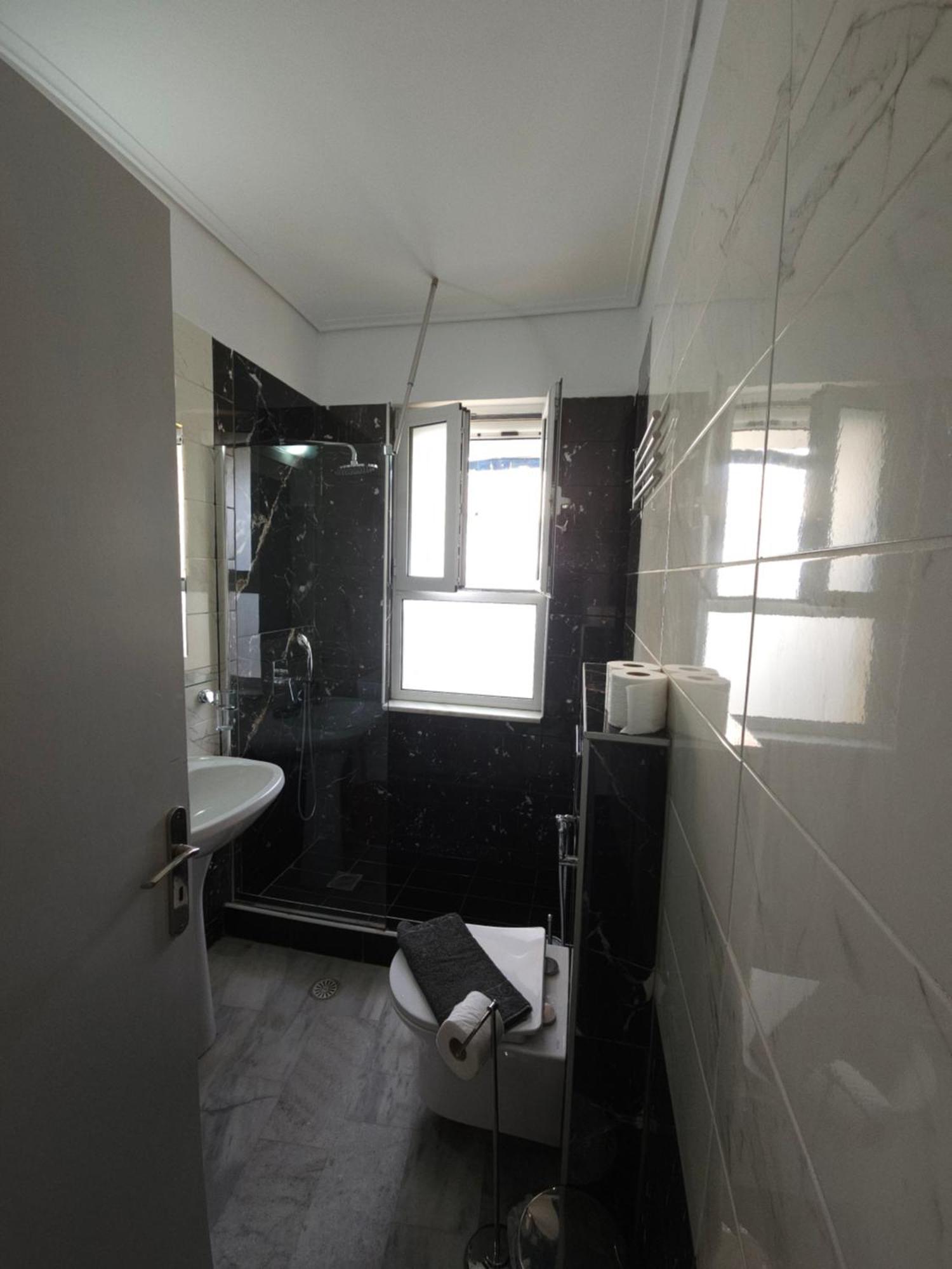 Sunny Apartment On The 2Nd Floor In Bohemian Psiri In Athens' Historic Center-In Vivo Apartments Esterno foto